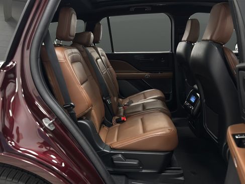 Used 2022 Lincoln Aviator Grand Touring AWD/4WD image 26
