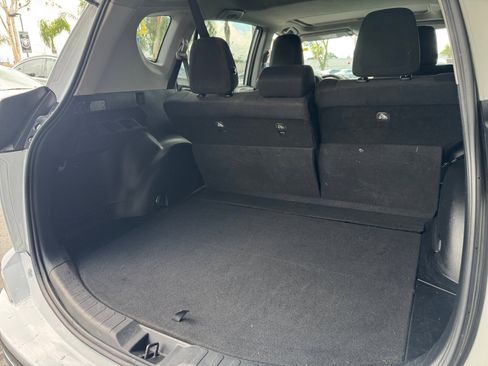 Used 2017 Toyota RAV4 XLE w/ Carpet Mat Package AWD/4WD image 18