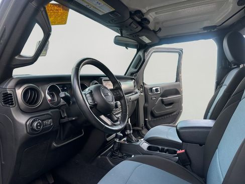 Used 2022 Jeep Gladiator Sport image 9