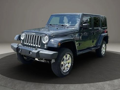 Used 2017 Jeep Wrangler Unlimited Sahara w/ Dual Top Group AWD/4WD image 2