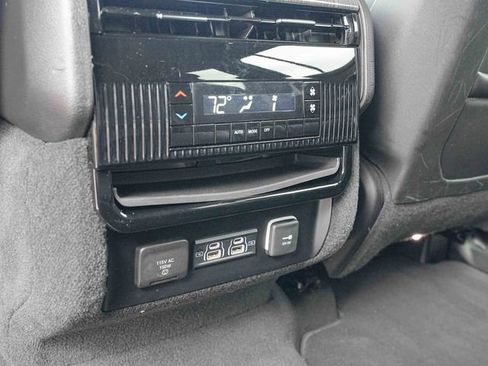 Used 2024 Jeep Wagoneer L Series II w/ Flexible Seating Group AWD/4WD image 20