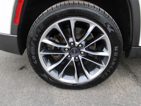 Used 2022 Jeep Wagoneer Series III w/ Premium Group I image 18