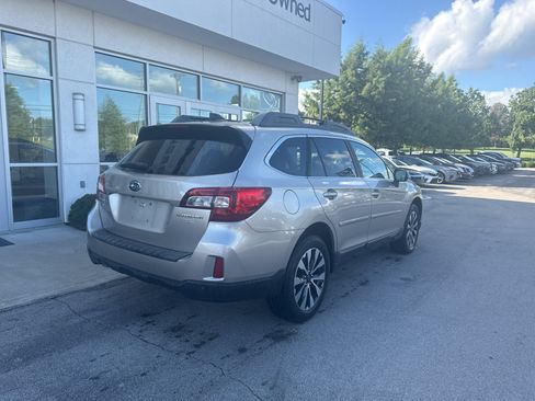 Used 2017 Subaru Outback 2.5i Limited AWD/4WD image 3