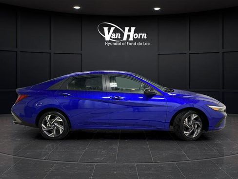 New 2025 Hyundai Elantra SEL image 2