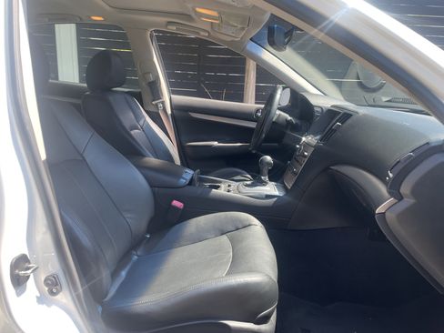 Used 2015 INFINITI Q40 w/ Navigation Package RWD image 7