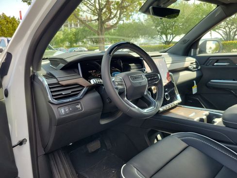 New 2025 GMC Acadia Denali w/ Super Cruise Package image 8