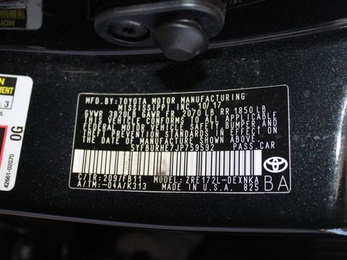 Used 2018 Toyota Corolla LE FWD image 14