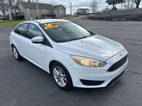 Used 2016 Ford Focus SE image 4