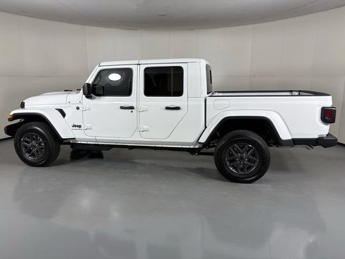 New 2026 Jeep Gladiator Sport AWD/4WD image 5