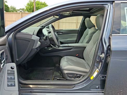 Used 2020 Toyota Avalon Limited w/ Advanced Safety Package FWD image 16