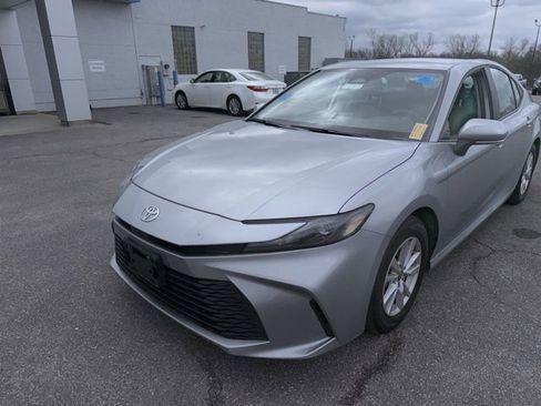 Used 2025 Toyota Camry LE image 2