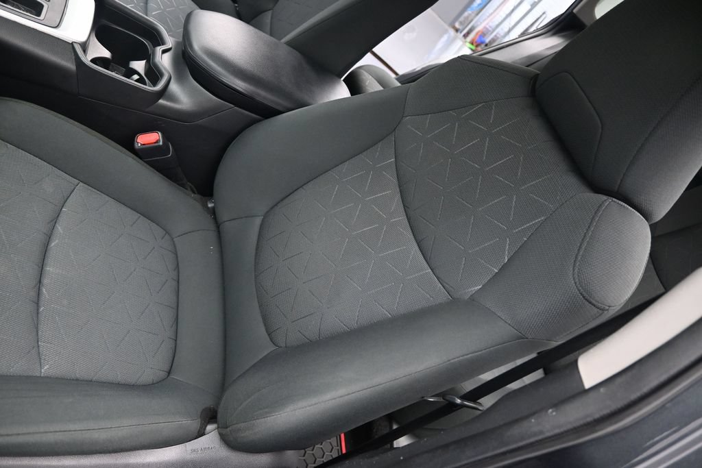 Used 2021 Toyota RAV4 XLE AWD/4WD image 9