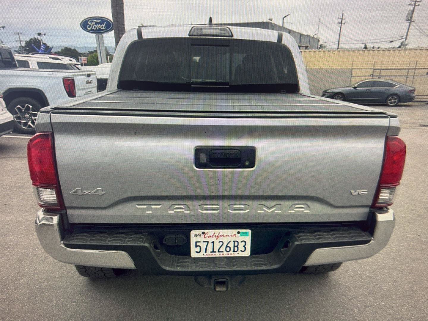 Used 2018 Toyota Tacoma SR5 AWD/4WD image 12