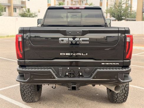 Used 2024 GMC Sierra 2500 Denali Ultimate AWD/4WD image 4