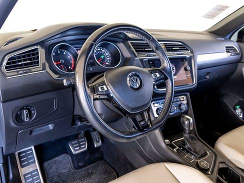 Used 2020 Volkswagen Tiguan SE R-Line w/ 3rd Row Seat Package AWD/4WD image 17