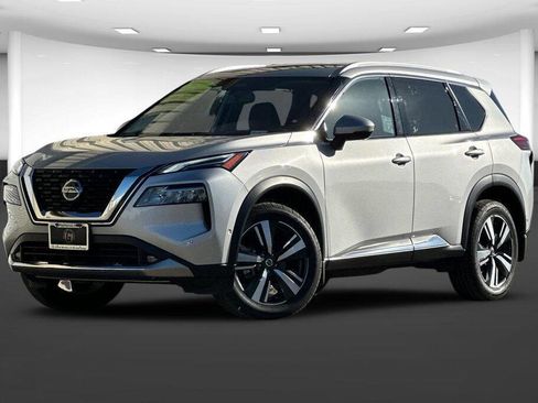 Used 2021 Nissan Rogue Platinum image 2