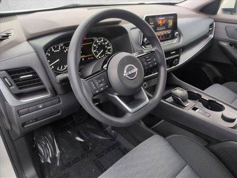 Used 2023 Nissan Rogue SV image 10