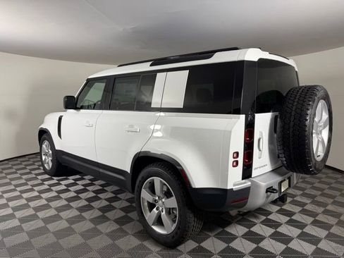 Used 2025 Land Rover Defender 110 S AWD/4WD image 4
