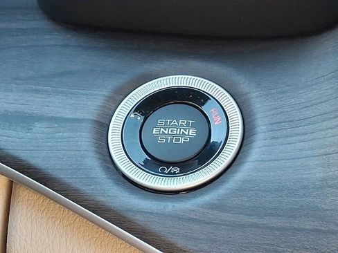 Used 2024 Jeep Grand Cherokee Limited image 25