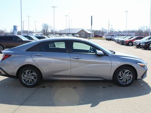 New 2026 Hyundai Elantra Blue image 5