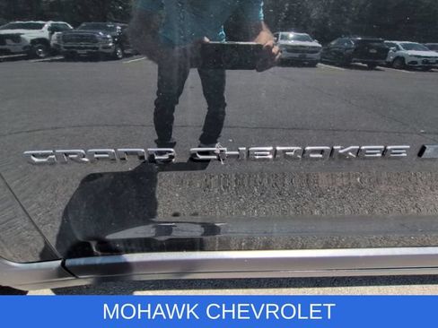 Used 2023 Jeep Grand Cherokee Altitude AWD/4WD image 32