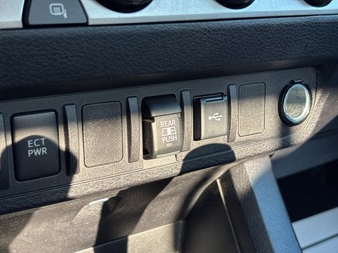 Used 2020 Toyota Tacoma SR5 RWD image 28