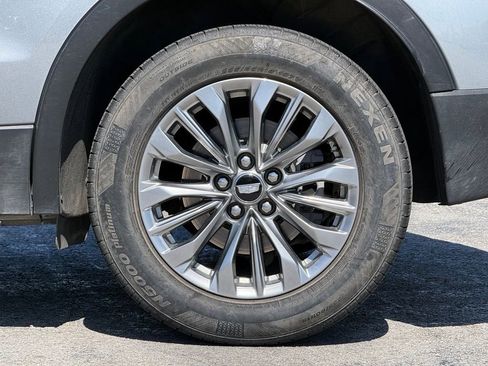 Used 2024 Cadillac XT4 Premium Luxury FWD image 2