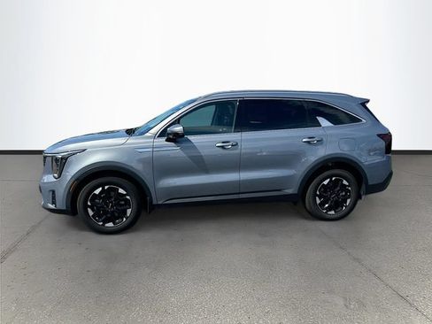 Used 2025 Kia Sorento S w/ Panoramic Sunroof Package FWD image 4