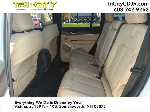 New 2025 Jeep Grand Cherokee Limited w/ Luxury Tech Group II image 24