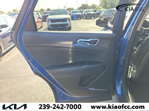 Used 2025 Kia Sportage EX FWD image 13