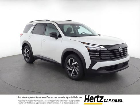 Used 2025 Nissan Kicks SV image 1