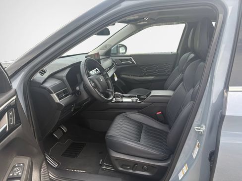 Used 2025 Mitsubishi Outlander SEL AWD/4WD image 12