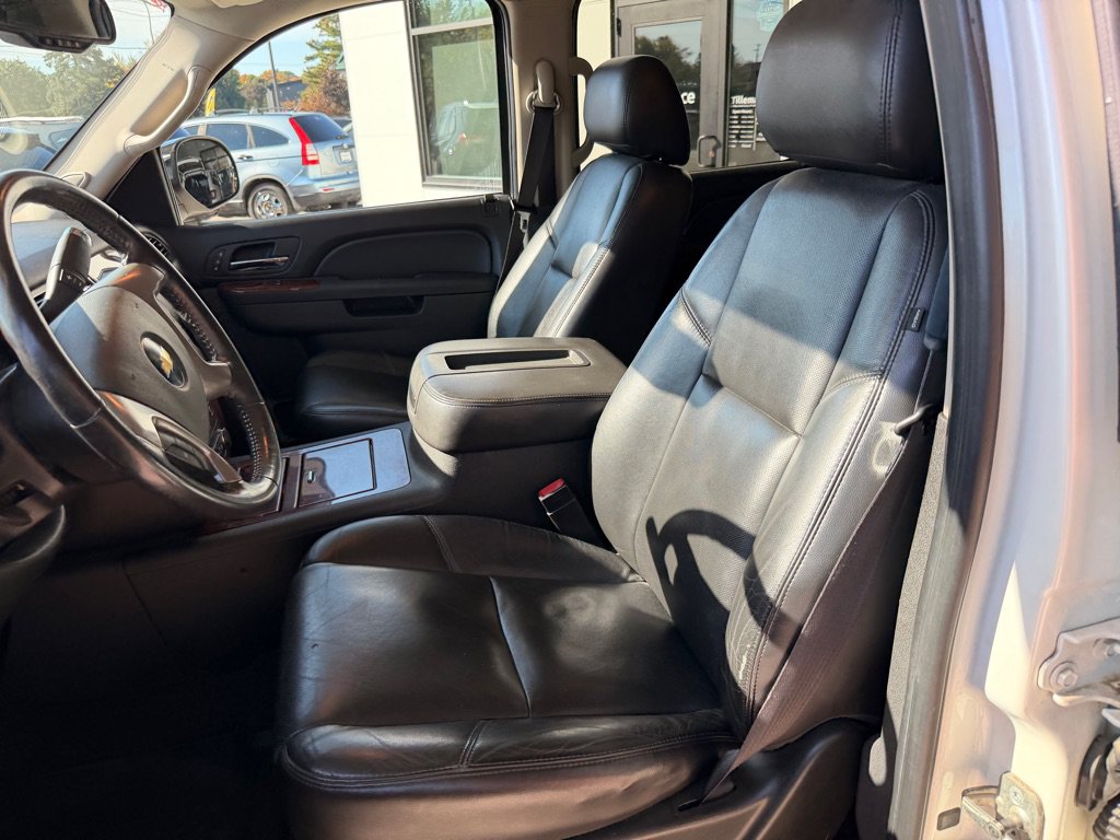Used 2010 Chevrolet Avalanche LTZ AWD/4WD image 10