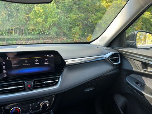 Used 2025 Chevrolet TrailBlazer LT image 31