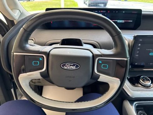 Used 2025 Ford Expedition Max Platinum AWD/4WD image 19