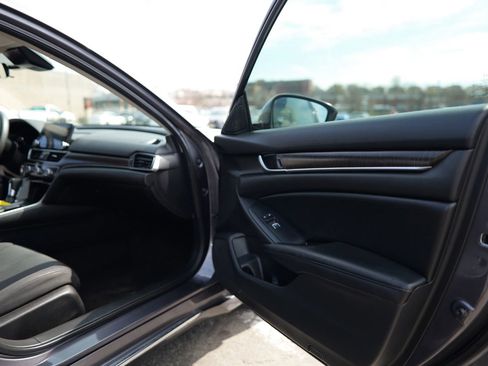 Used 2019 Honda Accord EX image 24