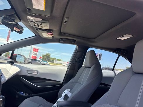 Used 2020 Toyota Corolla SE w/ SE Premium Package FWD image 12