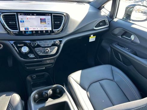 New 2026 Chrysler Voyager LX image 15