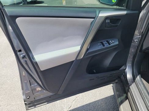Used 2014 Toyota RAV4 LE FWD image 14