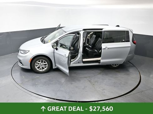 Used 2024 Chrysler Pacifica Touring-L image 60