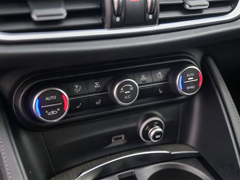 Used 2023 Alfa Romeo Stelvio Ti image 18