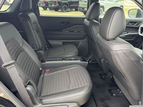 Used 2025 Nissan Pathfinder Rock Creek AWD/4WD image 21