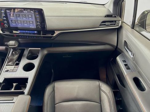 Used 2021 Toyota Sienna XSE image 37