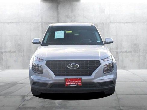Used 2021 Hyundai Venue SE FWD image 4