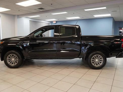 Used 2024 Chevrolet Colorado LT w/ LT Convenience Package II AWD/4WD image 2