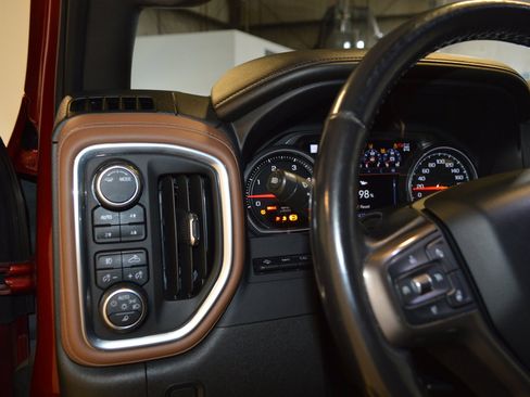 Used 2022 Chevrolet Silverado 2500 High Country w/ Technology Package AWD/4WD image 16