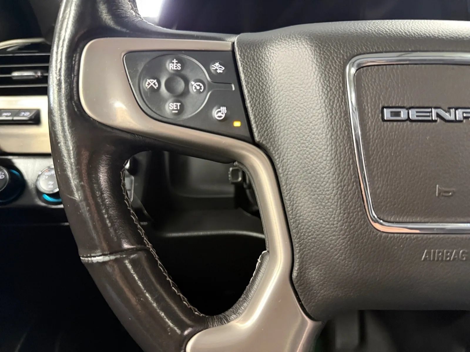 Used 2020 GMC Yukon XL Denali w/ Denali Ultimate Package AWD/4WD image 27