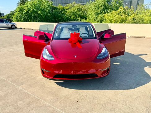 Used 2024 Tesla Model Y Long Range RWD image 47