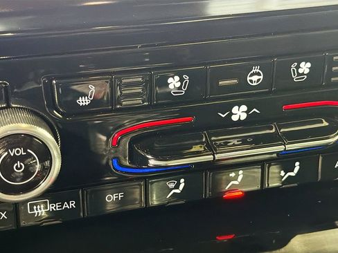 Used 2022 Jeep Grand Cherokee Overland AWD/4WD image 23