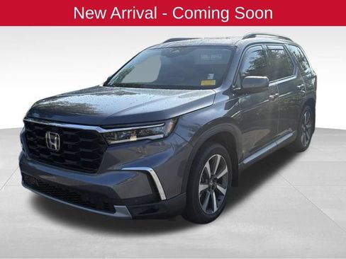 Used 2025 Honda Pilot Touring image 2